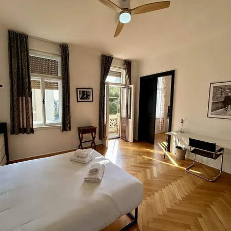 Palazzo Tibullo - Reception Apartment Triest
